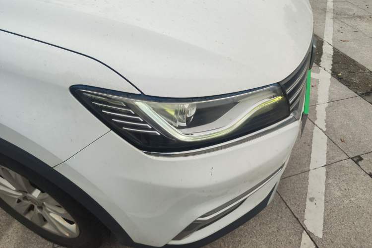 Used Roewe RX5 2018 20T Two-Wheel Drive Manual Flagship Edition Right Front Headlight