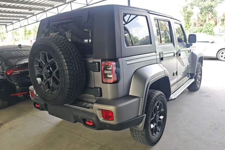 Ojetý BAIC Off-Road BJ40 2021 2.0T Automatic Four-Wheel Drive Ring the Tower Champion Edition