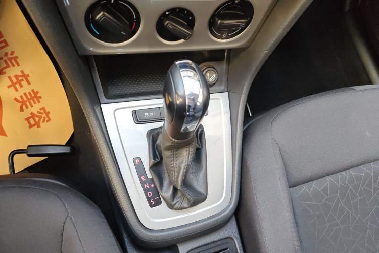 Used Volkswagen Lavida 2013 Revised Classic 1.6L Automatic Fashion Edition