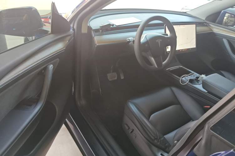 Used Tesla Model Y 2021 Long-Range All-Wheel-Drive Version