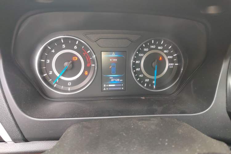 Used Soueast V5 Lingzhi 2016 plus 1.5L manual roll type