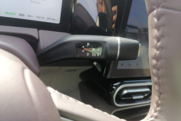 Used Leapmotor C11 2023 Range-Extended 200 Comfort Edition Gear Lever