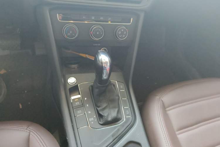 Used Volkswagen Tharu 2021 280TSI Two-Wheel Drive Trend Edition Gear Lever