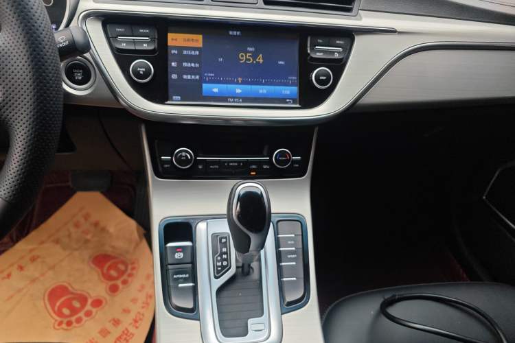 Used Geely Auto Emgrand GL 2017 1.8L DCT Elite Model Audio And AC Panel