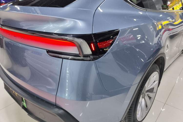 Used Tesla Model Y 2025 Long-Range All-Wheel-Drive Version
