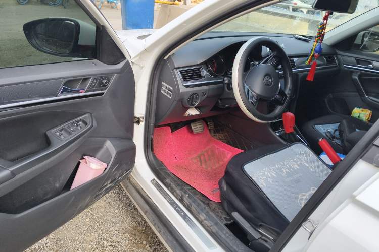 Used Volkswagen C-TREK 2017 1.6L Automatic Luxury Model