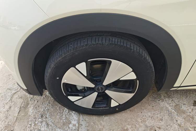 Used BYD Dolphin 2023 420 km Fashion Edition Left Front Wheel Hub