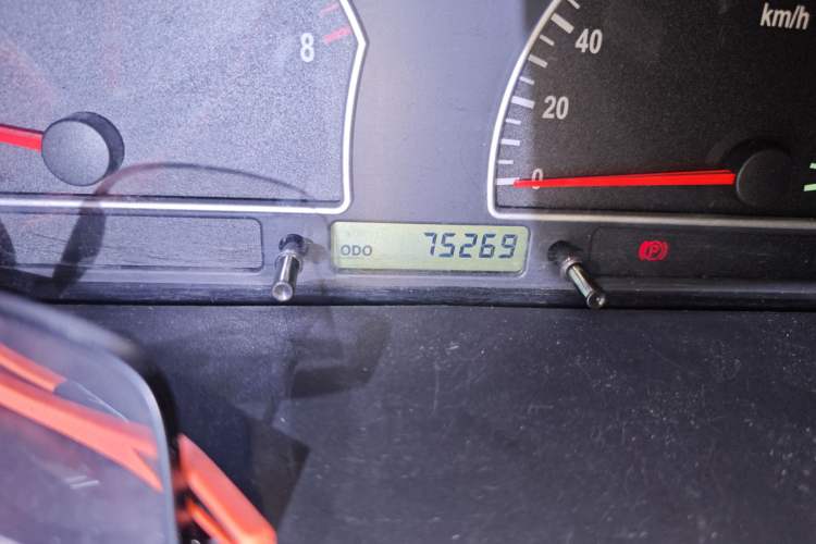 Used Dongfeng Shuaike 2013 Revised Version 1.5L Manual Comfort Trim 7 Seats China IV Standard