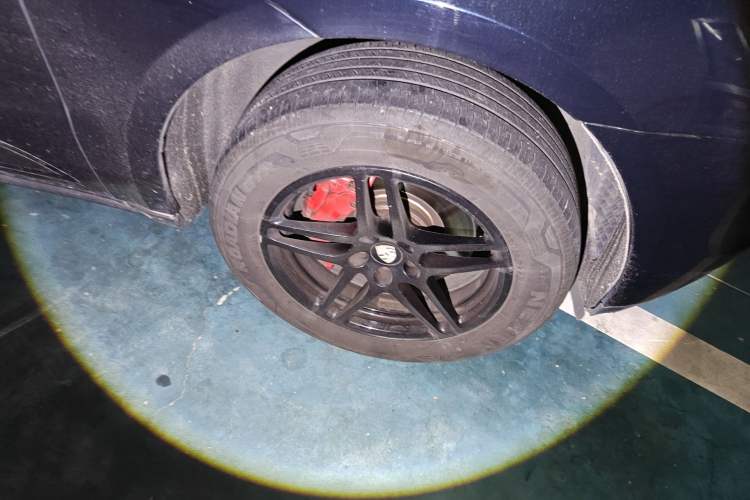 Used Porsche Macan 2017 Macan S 3.0T Right Front Wheel Hub