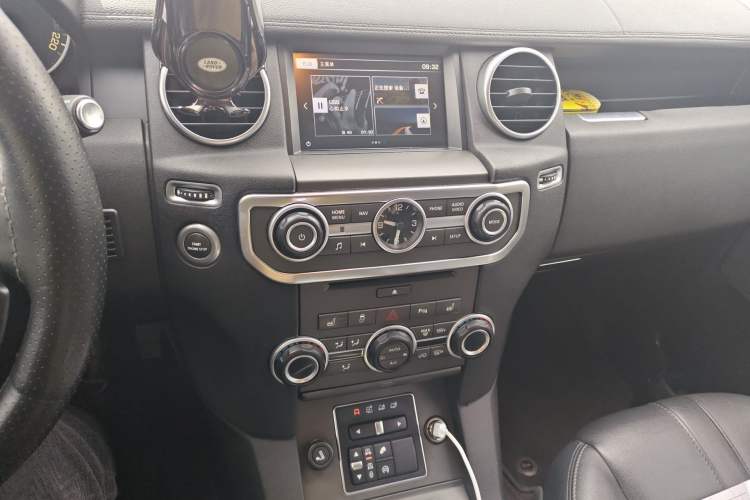 Used Land Rover Discovery  Audio And AC Panel