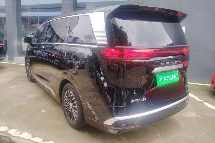 Used Denza D9 2025 DM-i Intelligent Drive 1020 Four-Wheel Drive Flagship Model Exterior 2