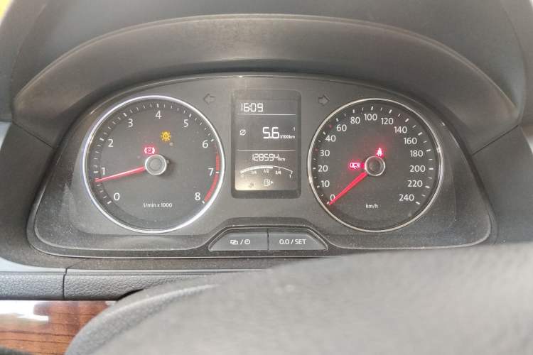 Used Volkswagen Lavida 2013 Restyled Classic 1.6L Manual Comfort Edition Odometer Close Up