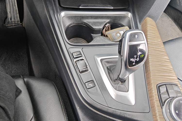 Used BMW 3 Series GT 2013 328i Sport Design Package Gear Lever