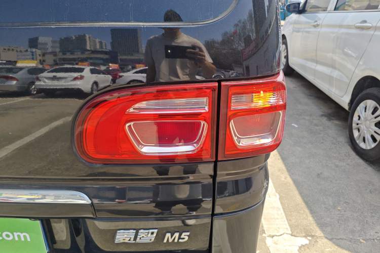 Used FORTHING Lingzhi 2020 M5L 1.6L Luxury 7-Seater
