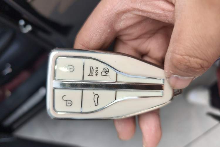Used Hongqi HS5 2022 Facelifted Version 2.0T Smart Connect Flagship All-Wheel-Drive Edition Vehicle Key