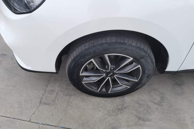 Used Wey VV5 2020 1.5T Two-Wheel Drive Color Pioneer Left Front Wheel Hub