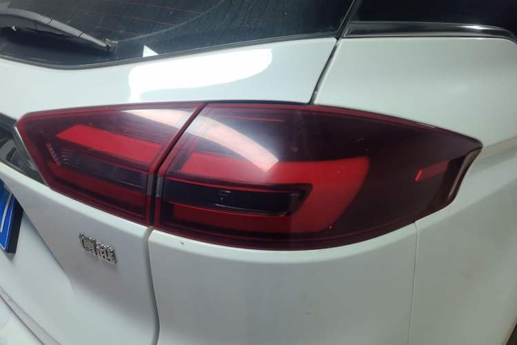 Used Geely Auto Emgrand X7 Sport 2018 1.8TD Automatic Two-Wheel Drive Smart Connect 4G Internet Edition
