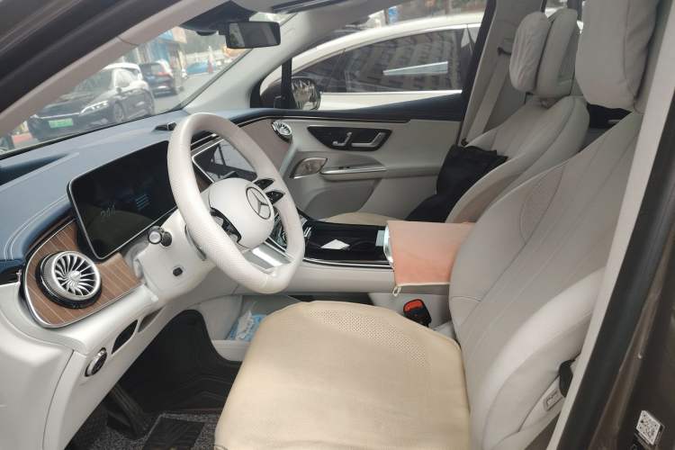 Used Mercedes-Benz EQE SUV 2023 350 4MATIC Luxury Edition Left Front Seat