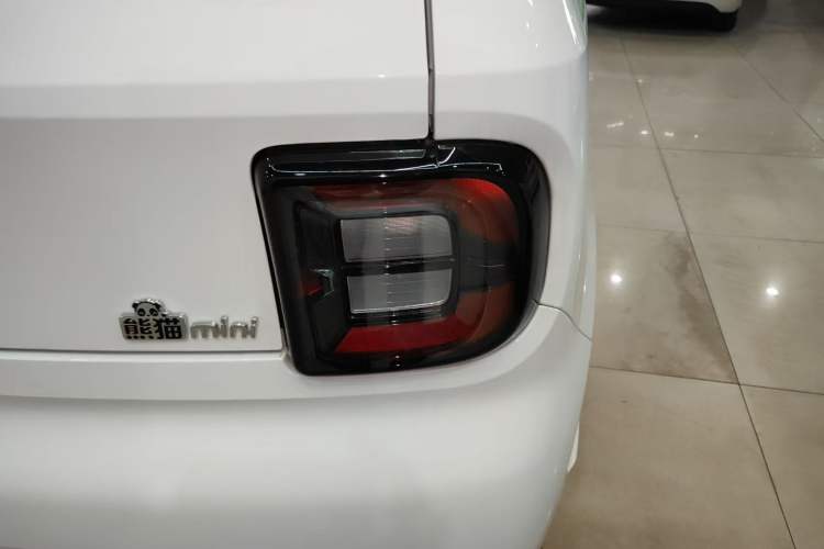 Used Geely Galaxy Panda 2025 210 km – Yuanqi Bear Right Rear Taillight