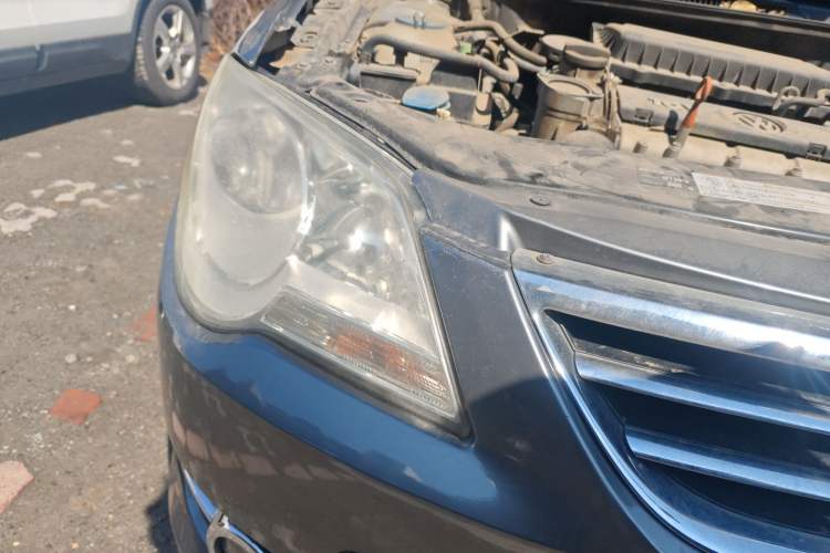 Used Volkswagen Bora 2012 1.6L Automatic Comfort Edition Right Front Headlight