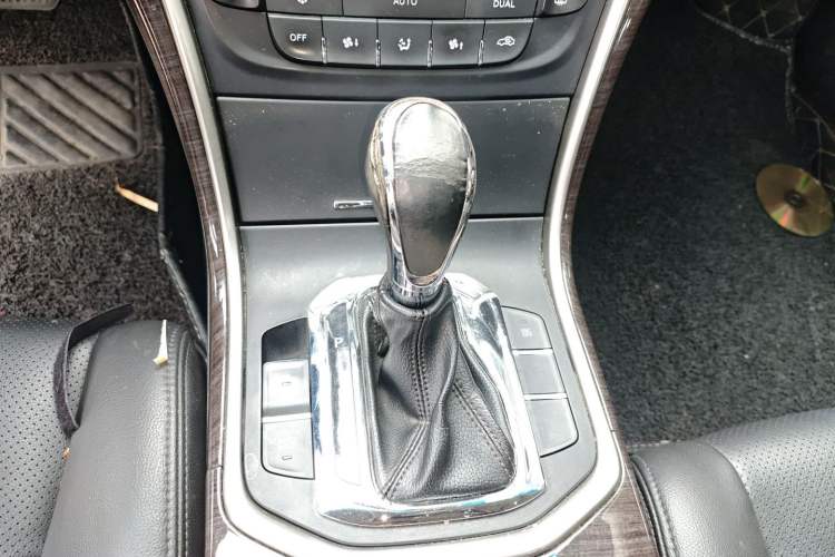 Used CHANGAN Raeton 2014 1.8T Automatic Prestige Anniversary Edition China IV Standard Gear Lever