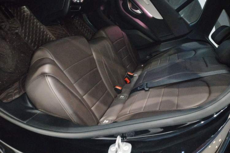 Used Mercedes-Benz GLC 2020 Facelift GLC 260 L 4MATIC Luxury Edition Left Rear Seat