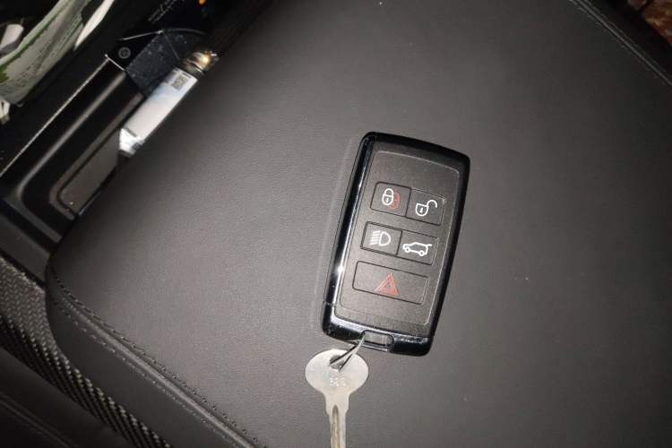 Used Land Rover Defender 2024 110 3.0T P400 Dark Edition Vehicle Key