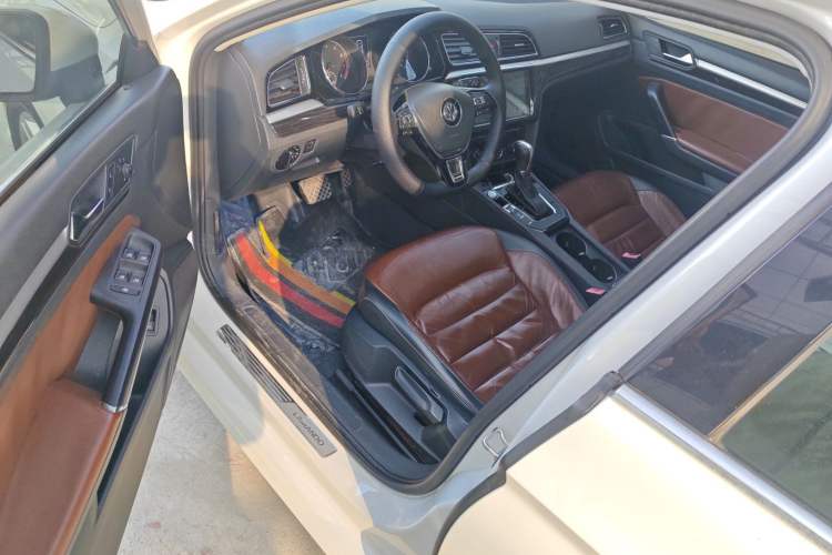 Used Volkswagen Lamando 2015 330TSI DSG Comfort Edition Driver Seat