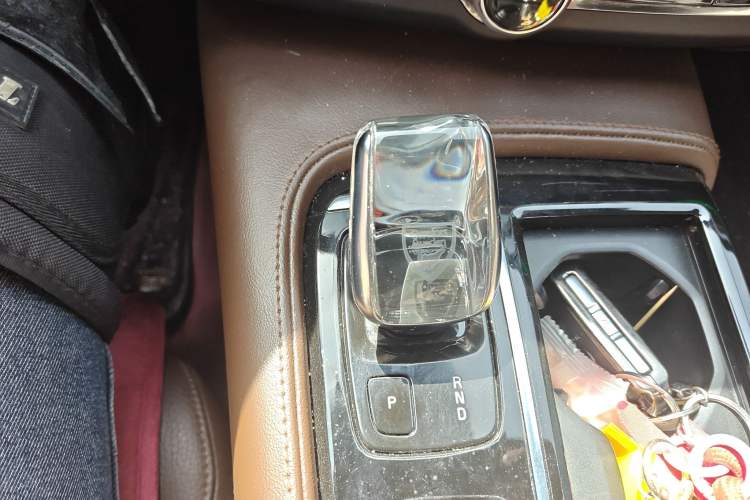 Used Volvo S90 New Energy 2022 T8 eDrive Hybrid Luxury Edition Gear Lever