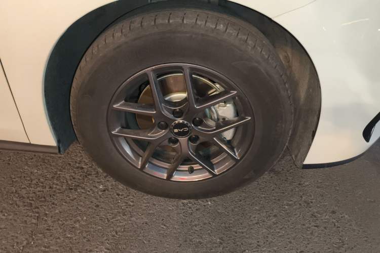 Used BYD Seal 06 New Energy 2024 DM-i 80KM Luxury Model Right Front Wheel Hub