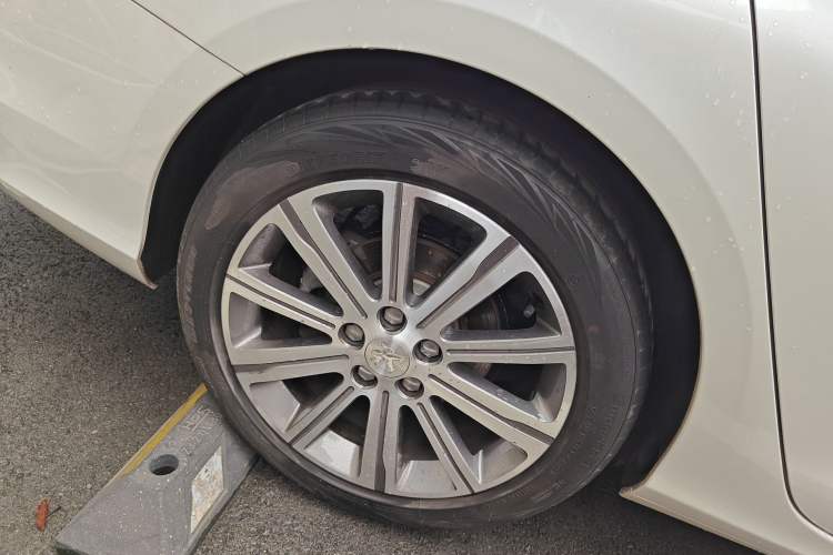 Used Peugeot 408 2014 1.8L Automatic Luxury Edition Right Rear Wheel Hub