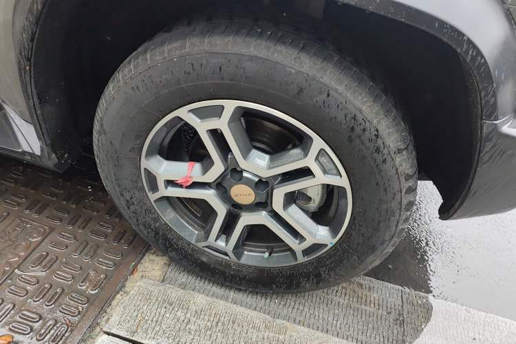 Used JETOUR Traveler 2025 1.5TD DCT Two-Wheel Drive Exploration+ Right Front Wheel Hub