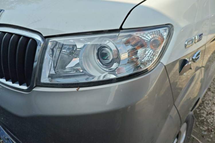 Used SRM New Haishi X30L 2024 1.5L CNG Super Enjoyment Version Passenger Van 6/7 Seats SWCC15M
