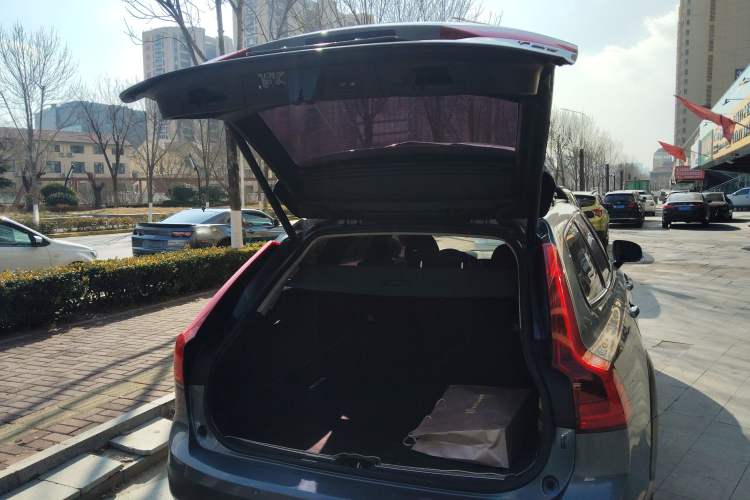 Used Volvo V90 2017 Cross Country T5 AWD Smart Range Edition