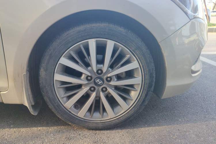 Used Hyundai Mistra 2017 1.8L Automatic Deluxe DLX Model China V Emission Standard Right Front Wheel Hub