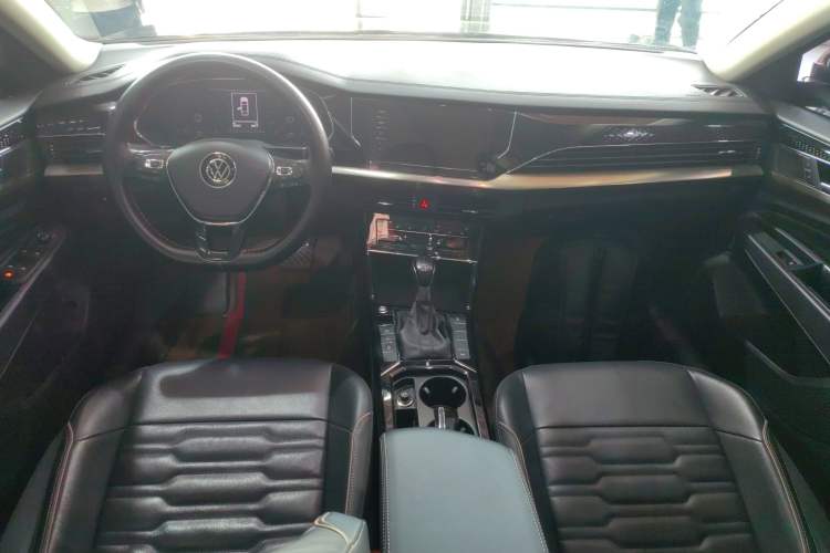 Used Volkswagen Passat 2020 Facelift 330TSI Elite Edition China VI Standard
