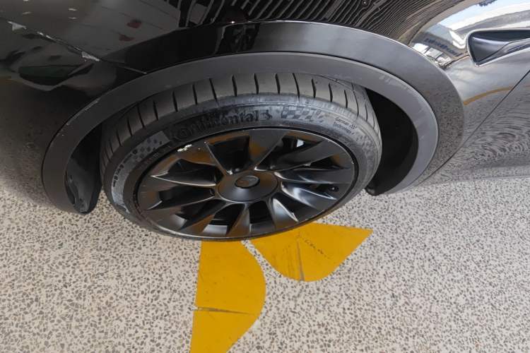 Used Tesla Model Y 2021 Long-Range All-Wheel-Drive Version
