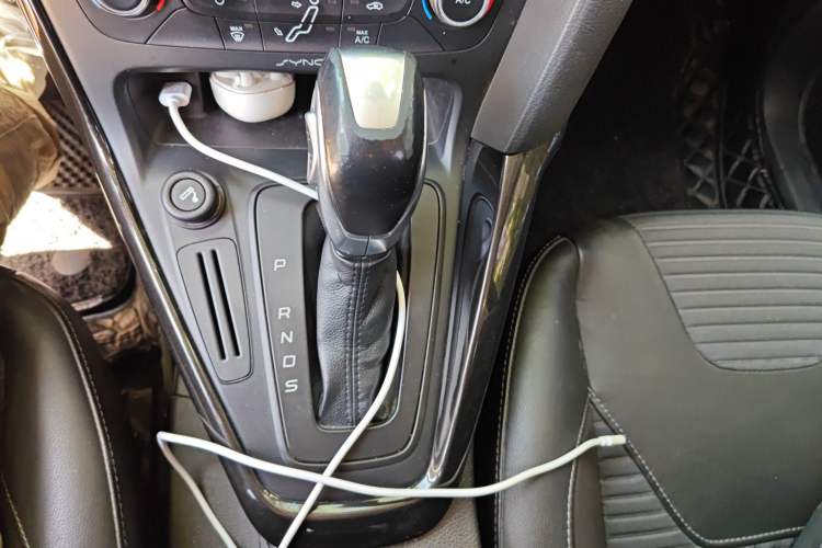 Used Ford Focus 2015 Hatchback 1.6L Automatic Fashion Edition Gear Lever