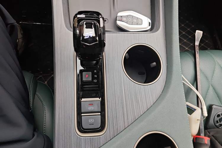 Used JETOUR Shanhai L9 2024 1.5TD 2DHT Max 7-Seater Gear Lever