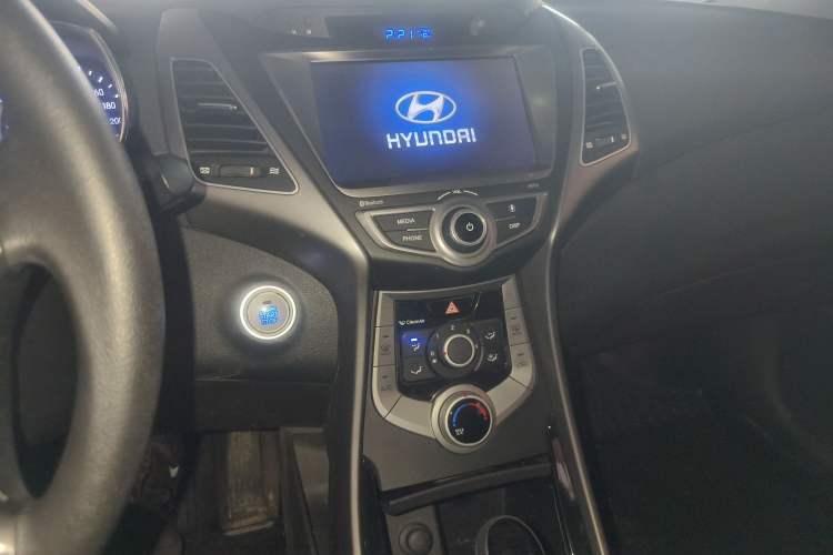 Used Hyundai Elantra (5th Generation / Langdong) 2016 1.6L Automatic Prestige Model Audio And AC Panel