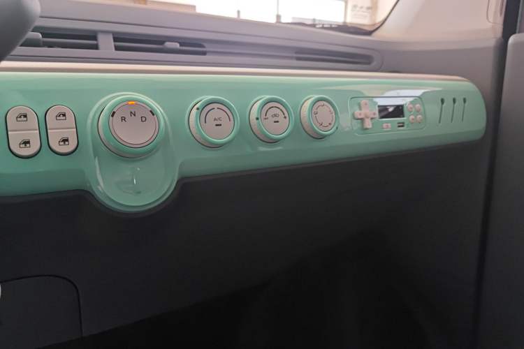 Used Bestune Pony 2024 170km Vitality Horse Audio And AC Panel