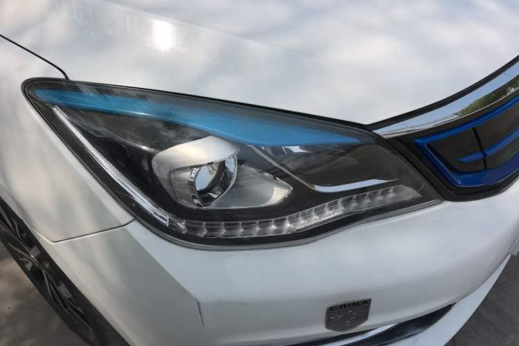 Used Dongfeng Aeolus E70 2018 Super-Enjoyment Edition Right Front Headlight