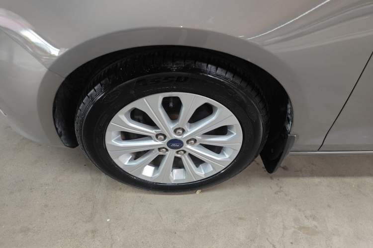 Used Ford Escort 2015 1.5L Automatic Fashion Model Left Front Wheel Hub