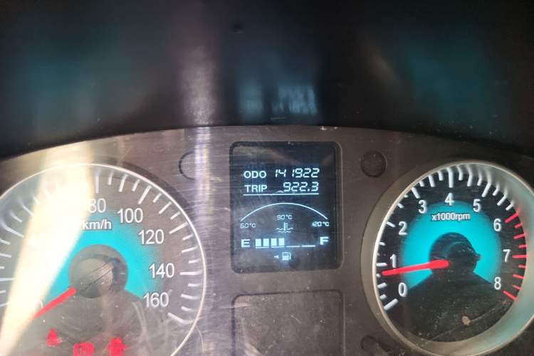 Used Jinbei Gold Hiace 2023 1.5L Passenger Van Travel Lion 5/6/7-Seater with Central Air Conditioning Odometer Close Up