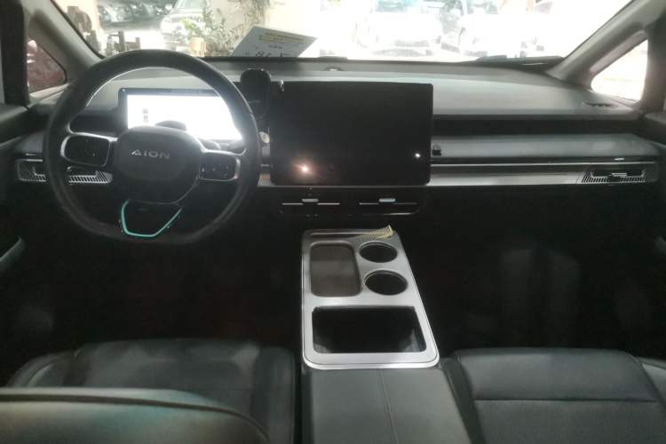 Used AION Y 2022 Plus 70 Tech Edition Center Console