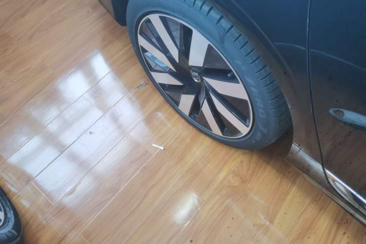 Used Volvo S90 New Energy 2025 Plug-in Hybrid Four-Wheel Drive Long-Range Luxury Smart Edition Right Rear Wheel Hub