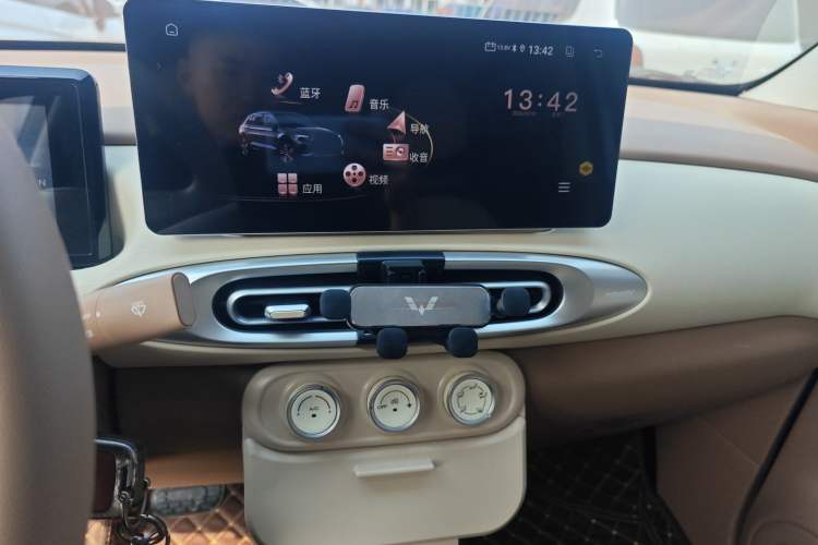 Used Wuling Hongguang MINIEV 2025 Four-Door Version Advanced Edition Audio And AC Panel