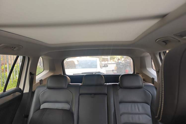 Used Volkswagen Tiguan L 2020 330TSI Automatic Two-Wheel Drive Smart Luxury Edition China VI Standard Headliner