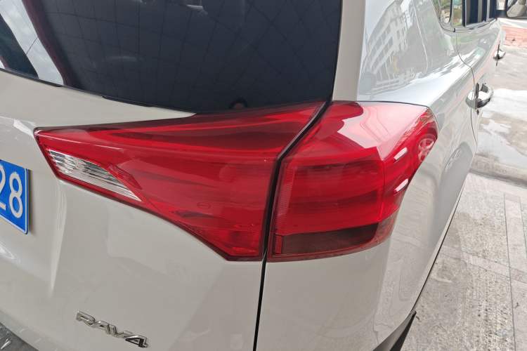 Used Toyota RAV4 2015 2.0L CVT Two-Wheel Drive Fashion Edition