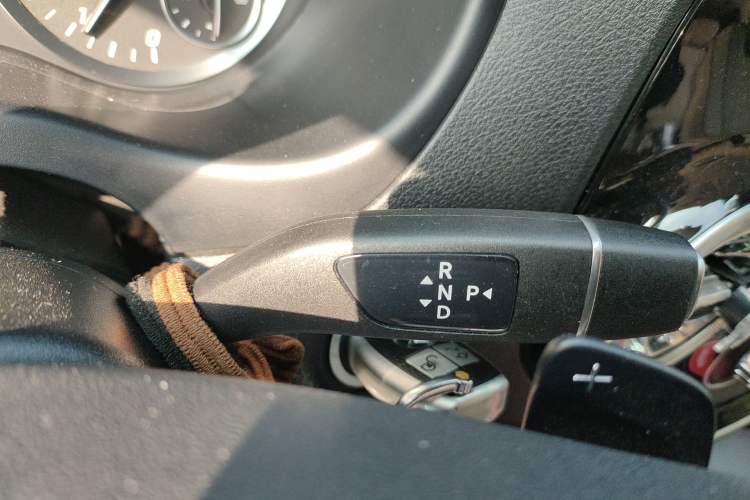 Used Mercedes-Benz Vito 2021 2.0T Business Version 7 Seats Gear Lever